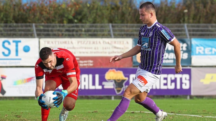 Gavrilo Fonjga (right) took a blow to the thigh.