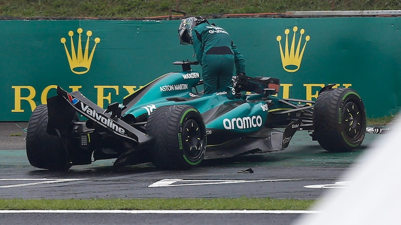 Lance Stroll landete im Kiesbett. (Bild: AFP/APA/Miguel Schincariol)