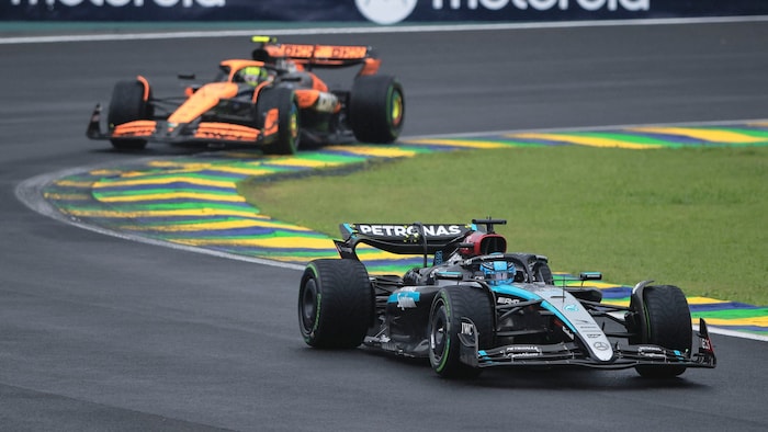 Lando Norris (l.) und George Russell (r.) wurden für ihren unerlaubten Start bestraft.