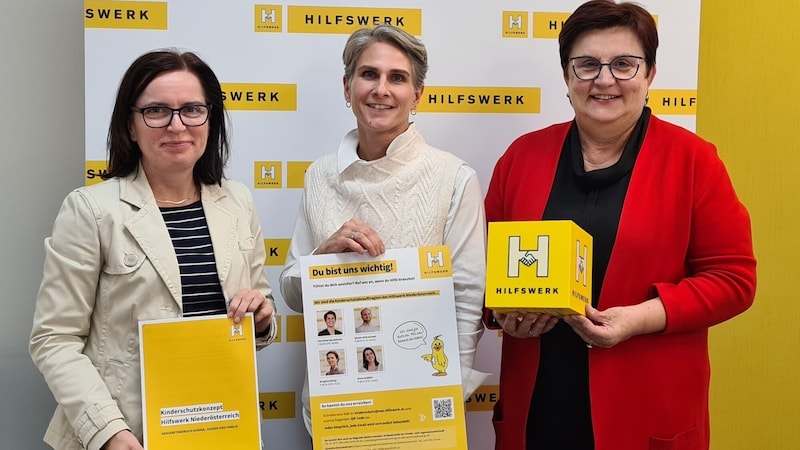 Ein neues Konzept für den Kinderschutz: Katharina Rokvić (Bereichsleitung Kinder, Jugend und Familie), Präsidentin Michaela Hinterholzer, Christina Barwitzius (eine von vier Kinderschutzbeauftragten des Hilfswerk NÖ). (Bild: Hilfswerk NÖ)