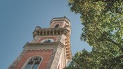 Die evangelische Christuskirche aus seltenem Blickwinkel.