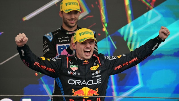 Max Verstappen celebrates his successful coup. (Bild: AFP/ APA/NELSON ALMEIDA)