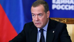 Der frühere russische Präsident Dmitri Medwedew hat sich auch abfällig über beide ...