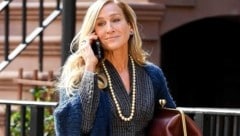 Sarah Jessica Parker trägt in ihrer Rolle als Carrie Bradshaw beim Dreh von „And Just Like That“ ...