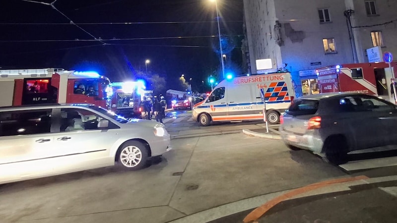 Der Einsatz am Sonntag führte zu einer teilweisen Sperre der Oberen und Unteren Augartnestraße.  (Bild: Leserreporter)