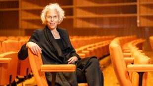 Heute geht sie schon durchs Brucknerhaus und hört sich um: Die Konzertmanagerin und Bratschistin ...