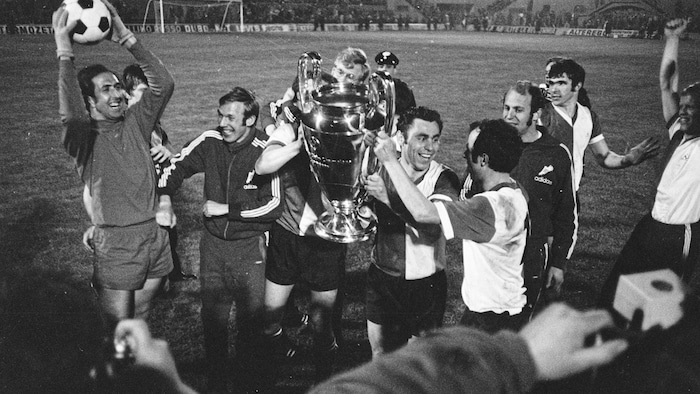 In den Jahren, bevor Willi Kreuz zu Feyenoord wechselte, holte der Klub aus Rotterdam den ...