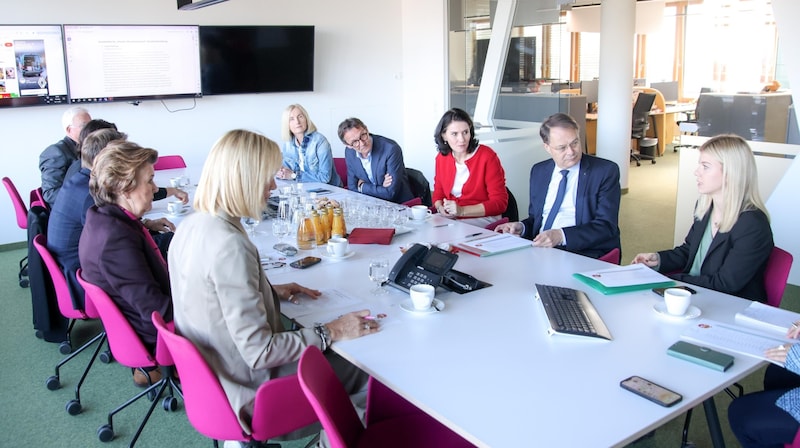 Die Jury tagte: Spannende Diskussion über Herzensmenschen (Bild: Tröster Andreas)