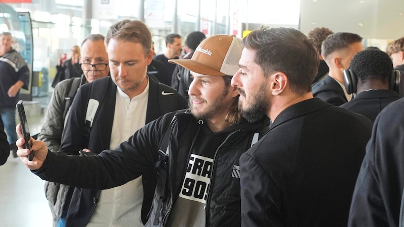 Kiteishvili und Co. wurden schon in Graz von den Fans belagert. (Bild: Pail Sepp/Sepp Pail)