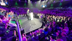 Christopher Drexler inmitten der Arena