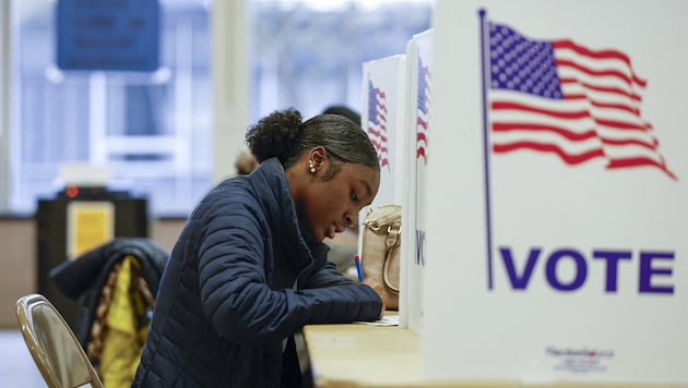 In Bundesstaaten wie Michigan können US-Bürger bereits seit einigen Tagen ihre Stimme abgeben. (Bild: AFP/KAMIL KRZACZYNSKI)