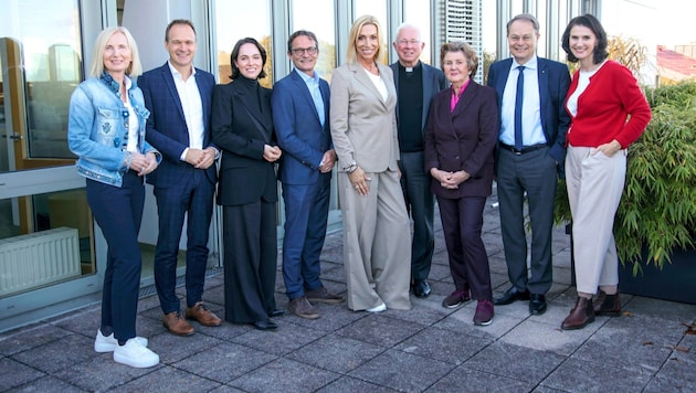 The top-class, nine-member jury: Stadlober, Rausch, Altenberger, Fügenschuh, Gerhardter, Lackner, Rabl-Stadler, Mr. and Mrs. Drexel (from left to right) (Bild: Tröster Andreas/ANDREAS TROESTER)