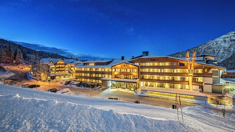 Das Top-Skihotel zeichnet sich nicht nur durch seine Lage direkt an der Piste aus, es begeistert auch mit großzügigem Spa-Bereich sowie Massage- und Kosmetik-Abteilung. Besonders dem Skinachwuchs wird es in der großen Fix & Foxy-Spielewelt richtig gefallen. Das Gartnerkofel ist einfach ein familiär geführtes Hotel**** zum Wohlfühlen und Genießen. (Bild: Hotel Gartnerkofel)