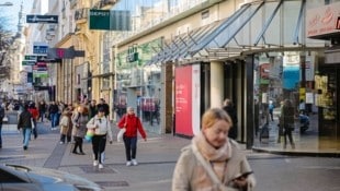 Drei leerstehende Geschäfte nebeneinander: Weitere werden folgen. (Bild: Urbantschitsch Mario/Mario Urbantschitsch)