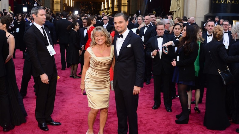 Leonardo DiCaprio loves to bring his mom Irmelin with him on the red carpet. (Bild: APA/AFP/Frederic J. BROWN)