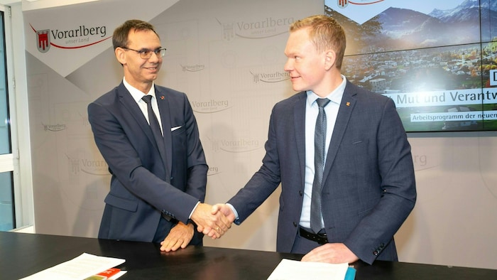 Vorarlbergs Landeshauptmann Markus Wallner (ÖVP) mit seinem Stellvertreter Christof Bitschi ...
