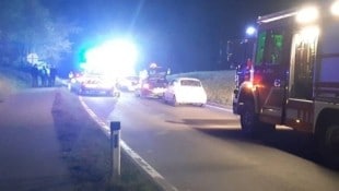 Feuerwehreinsatz nach dem Unfall auf der L4.  (Bild: Feuerwehr Langen bei Bregenz)