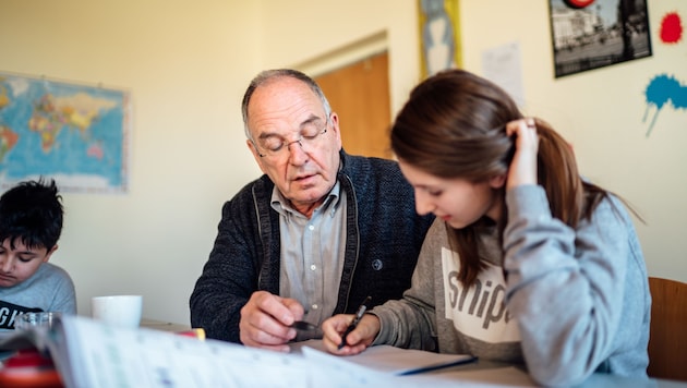 In den Caritas Lerncafés erfahren Kids Unterstützung bei ihren Aufgaben. Die Illwerke fördern die Maßnahme. (Bild: Daniel Gollner)