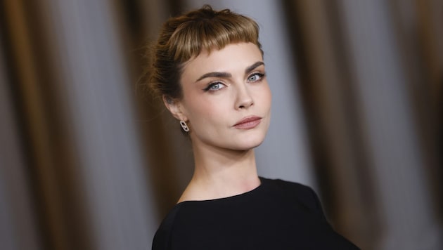 Cara Delevingne trägt seit Kurzem den coolsten Haartrend der Saison. (Bild: AFP/Etienne LAURENT)