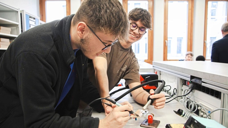 Im neuen Labor können die Schüler nun experimentieren. (Bild: Anexia)