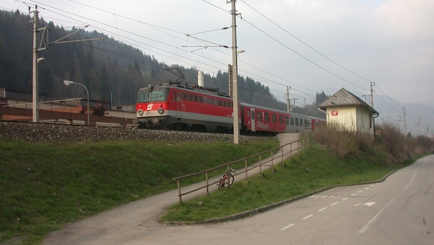 Seit drei Jahren halten keine Züge mehr in Höngisberg.  (Bild: zVg)