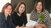 Eisenkopf mit Karina Ringhofer, Leiterin des Hauptreferats Gesellschaft, und Martina Knartz, ...