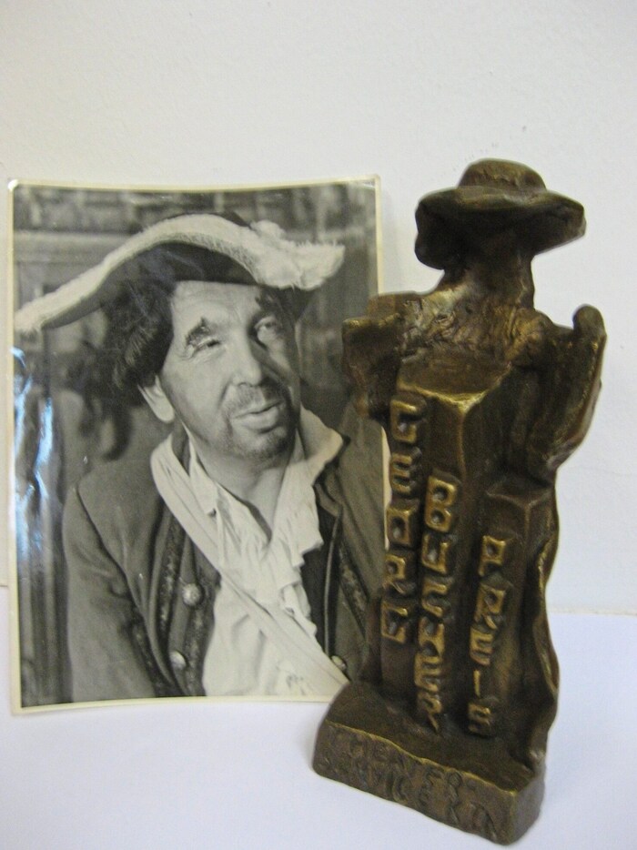 Georg Bucher und die nach ihm benannte Statue.