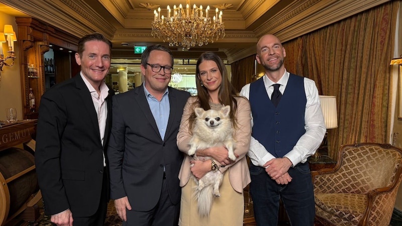 Josef Mantl, Rainer Newald, Tanja Pfaffeneder mit El Chapo und Ralph Schöllhammer (von links nach rechts)  (Bild: krone.tv)