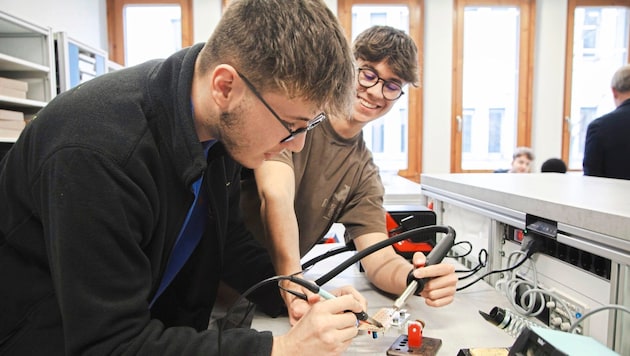 In the laboratory at HTL Mössingerstraße, students can find many solutions to problems. (Bild: Anexia)