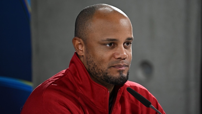 Bayern coach Vincent Kompany (Bild: AFP/APA/Tobias SCHWARZ)