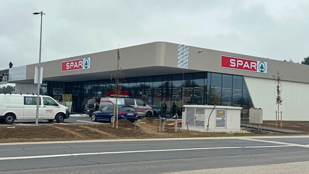 The huge Spar store was built in record time: It will open on November 20. (Bild: Evelyn Hronek)