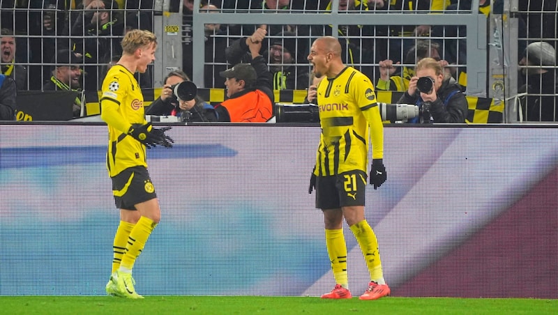 Donyell Malen (right) celebrates his goal. (Bild: Pail Sepp)