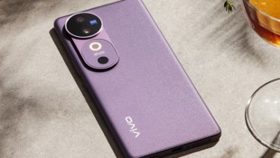 Das neue vivo V40 in der Farbvariante Nebula Purple.