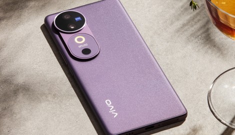 Das neue vivo V40 in der Farbvariante Nebula Purple. (Bild: vivo)