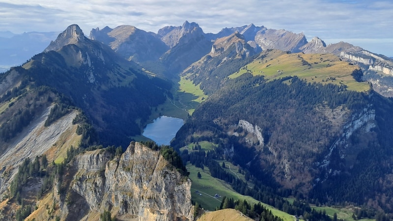 One of the many mountain lakes that can be seen on the tour. (Bild: Bergauer Rubina)