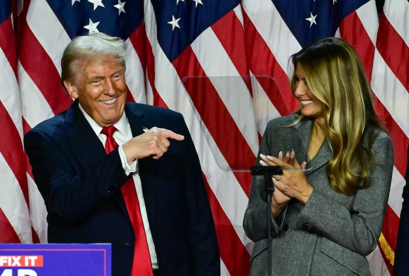 Donald Trump mit Ehefrau Melania am Wahlabend (Bild: AFP)