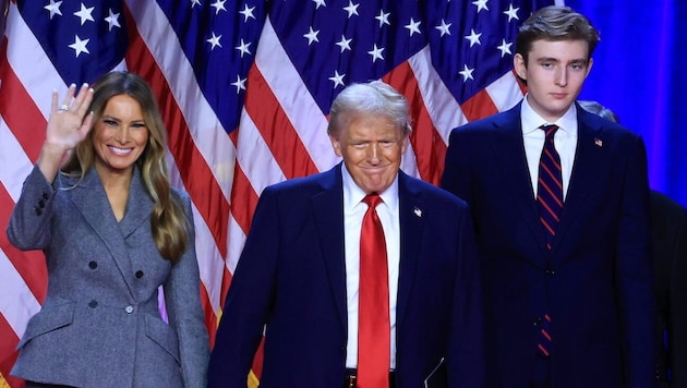 Donald Trump with his family - he thanked his wife and his children in particular. (Bild: EPA)