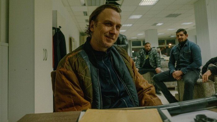 Lars Eidinger spielt in „Panther“ den unberechenbaren Johnny.