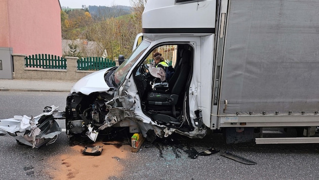 The injured woman was freed from this wreck. (Bild: BFKdo Amstetten/FF Waidhofen)