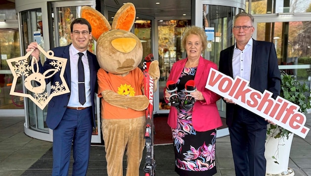 Volkshilfe-Präsidentin Verena Dunst mit Peter Moser (li.) und Hans Peter Filz von der Sonnentherme Lutzmannsburg. (Bild: Volkshilfe)