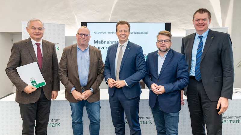 Kages-Vorstand Gerhard Stark, Michael Koren (Gesundheitsfonds), Landesrat Karlheinz Kornhäusl, SPÖ-Klubobmann Hannes Schwarz und Kages-Vorstand Ulf Drabek.  (Bild: LandSteiermark/Binder)