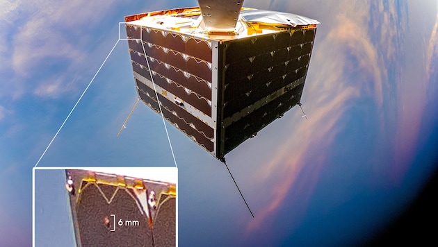 A selfie has revealed that the MP42 satellite collided with a piece of space debris or a micrometeorite. (Bild: Kongsberg NanoAvionics)