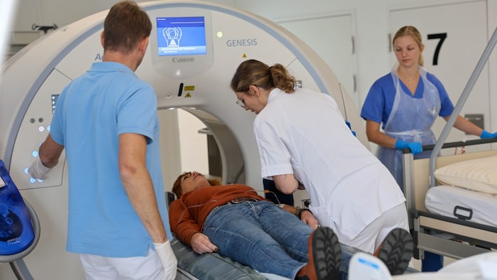 The computer tomograph is already reserved for patients when they arrive at the hospital