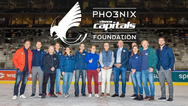 The foundation around Caps President Martin Reiss and Michi Berger. (Bild: spusu Vienna Capitals)