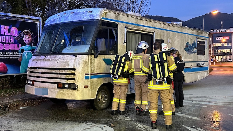 Beim Hantieren an diesem Wohnmobil passierte das Unglück. (Bild: zoom.tirol, Krone KREATIV)