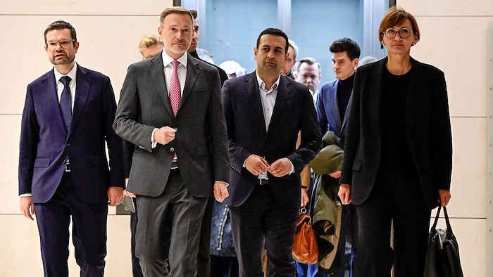 Finance Minister Christian Lindner (2nd from left) and his party colleagues now want to leave ...