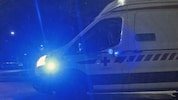 Die Rettung brachte die beiden Verletzten ins Spital (Symbolbild).