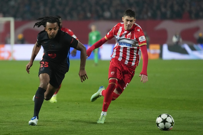Andrija Maksimovic (re.) lief gegen den FC Barcelona meist nur hinterher.