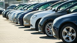 Die Zahl der neu zugelassenen Autos ist zurückgegangen (Bild: stock.adobe.com/Kadmy - stock.adobe.com)