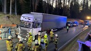 Großeinsatz nach dem Unfall auf der Mieminger Straße.